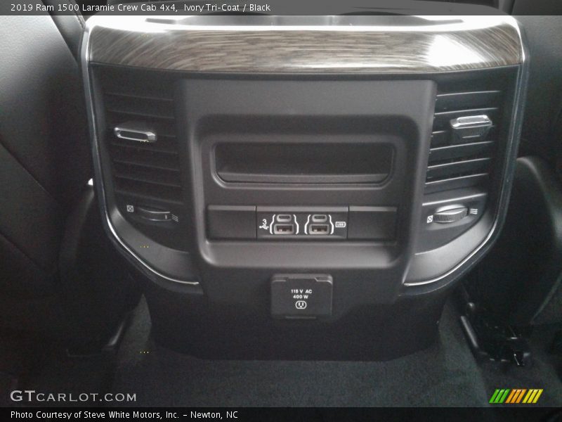 Ivory Tri–Coat / Black 2019 Ram 1500 Laramie Crew Cab 4x4