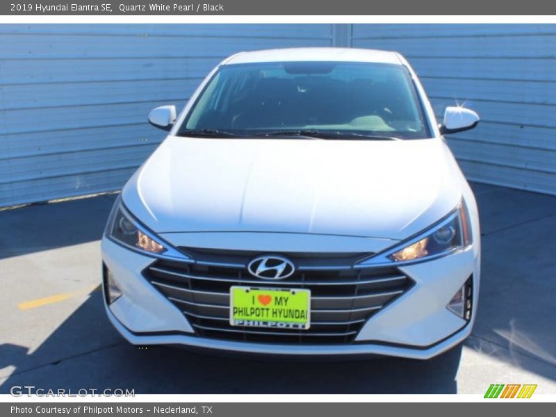 Quartz White Pearl / Black 2019 Hyundai Elantra SE