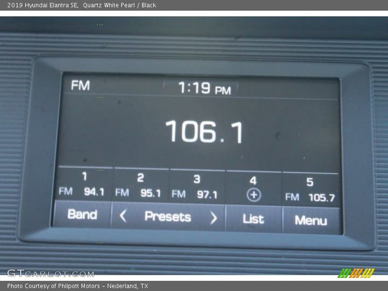 Quartz White Pearl / Black 2019 Hyundai Elantra SE