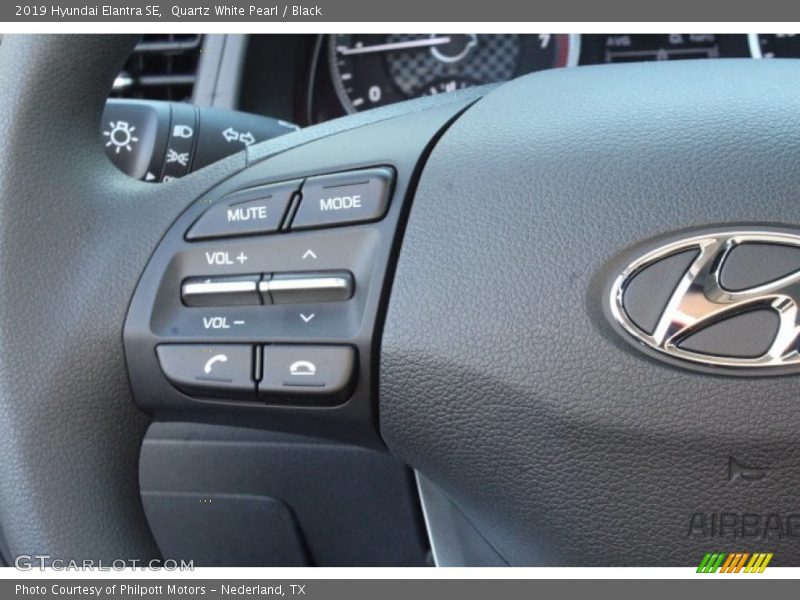 Quartz White Pearl / Black 2019 Hyundai Elantra SE