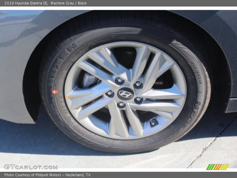 Machine Gray / Black 2019 Hyundai Elantra SE