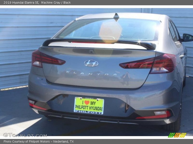 Machine Gray / Black 2019 Hyundai Elantra SE