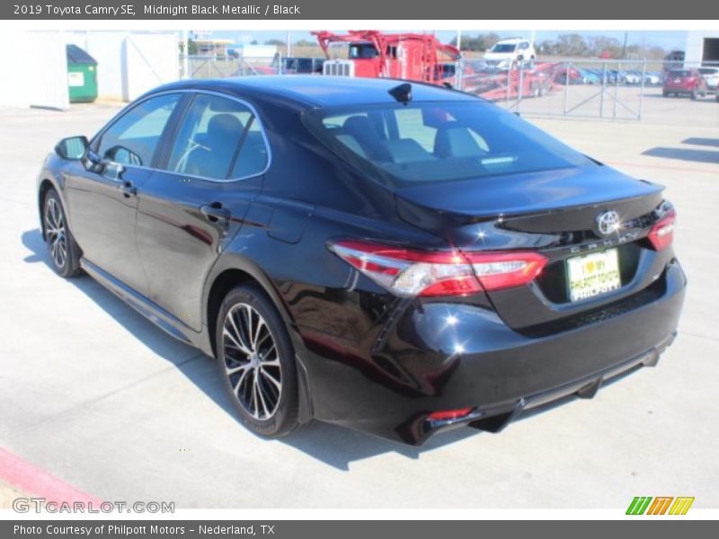 Midnight Black Metallic / Black 2019 Toyota Camry SE