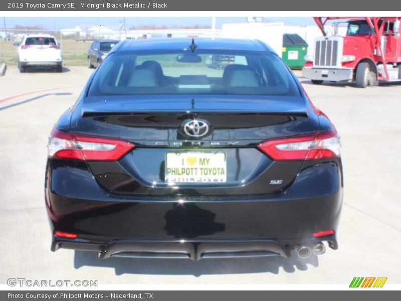 Midnight Black Metallic / Black 2019 Toyota Camry SE
