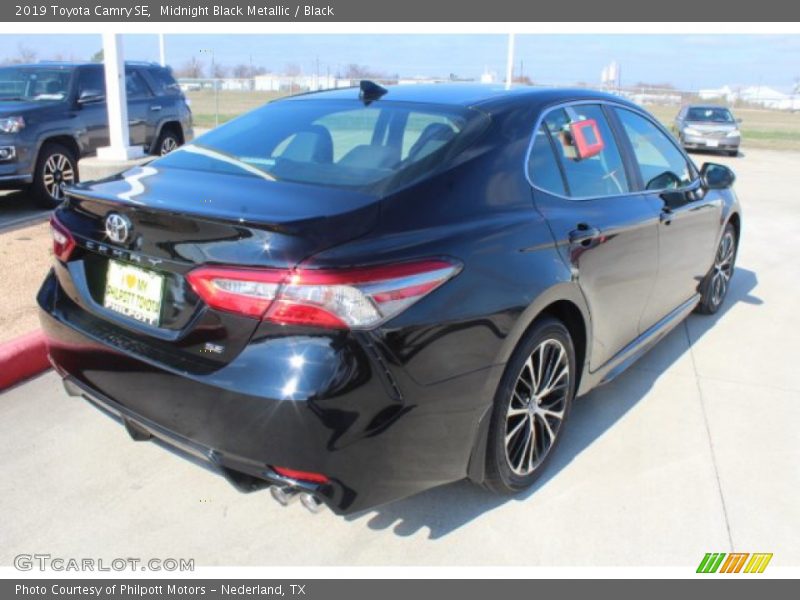 Midnight Black Metallic / Black 2019 Toyota Camry SE
