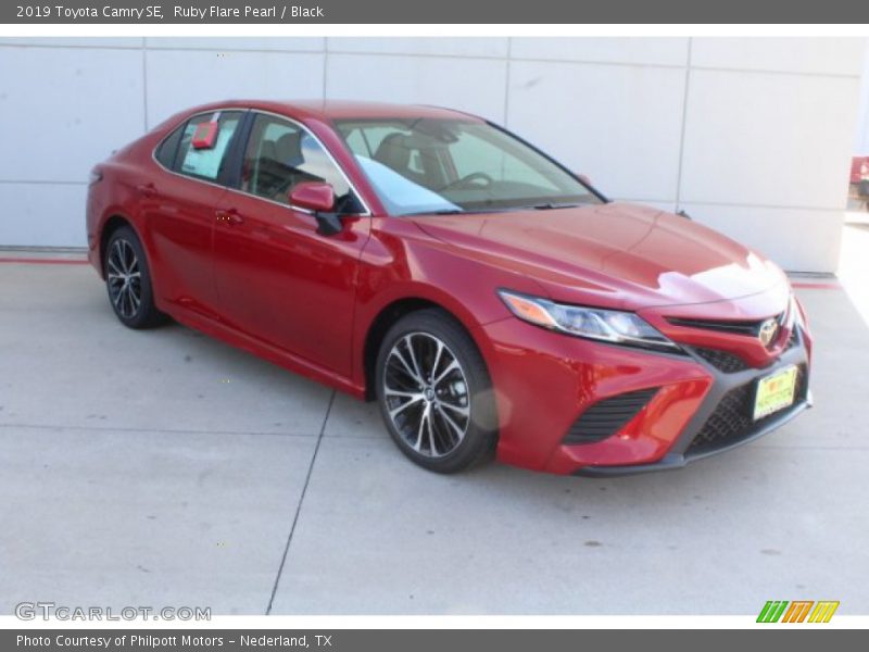 Ruby Flare Pearl / Black 2019 Toyota Camry SE