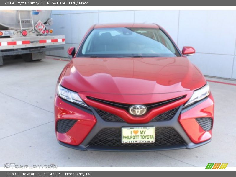 Ruby Flare Pearl / Black 2019 Toyota Camry SE