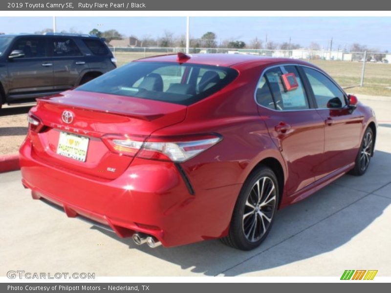 Ruby Flare Pearl / Black 2019 Toyota Camry SE