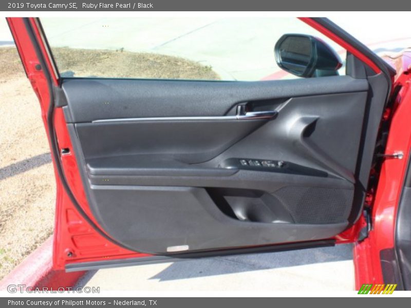 Ruby Flare Pearl / Black 2019 Toyota Camry SE
