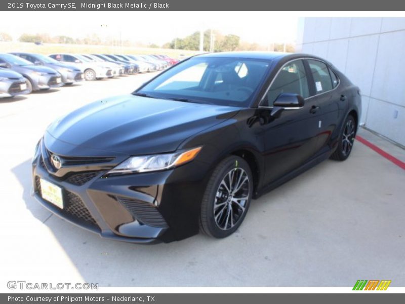 Midnight Black Metallic / Black 2019 Toyota Camry SE