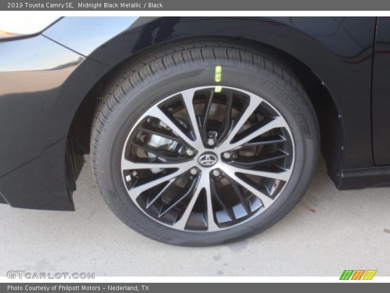Midnight Black Metallic / Black 2019 Toyota Camry SE