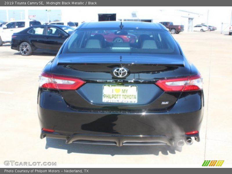 Midnight Black Metallic / Black 2019 Toyota Camry SE