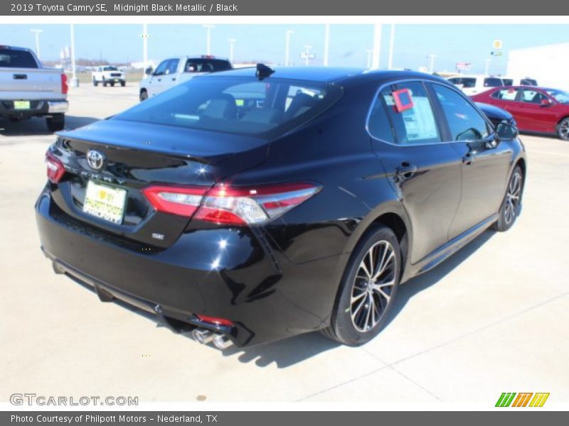 Midnight Black Metallic / Black 2019 Toyota Camry SE