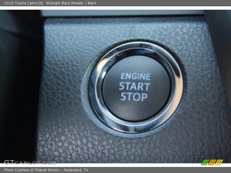 Midnight Black Metallic / Black 2019 Toyota Camry SE