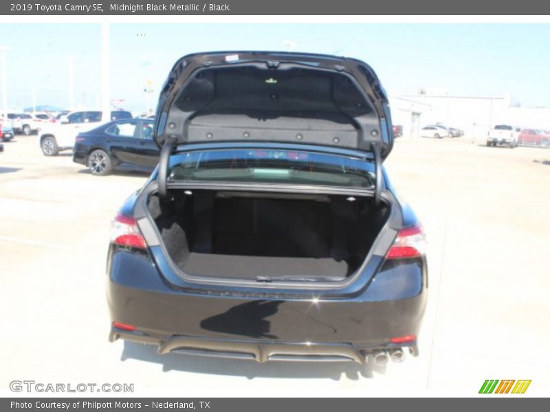 Midnight Black Metallic / Black 2019 Toyota Camry SE