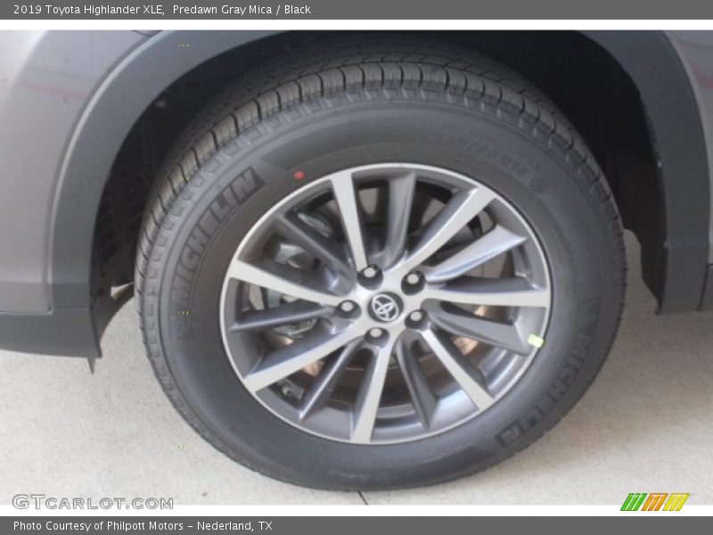 Predawn Gray Mica / Black 2019 Toyota Highlander XLE