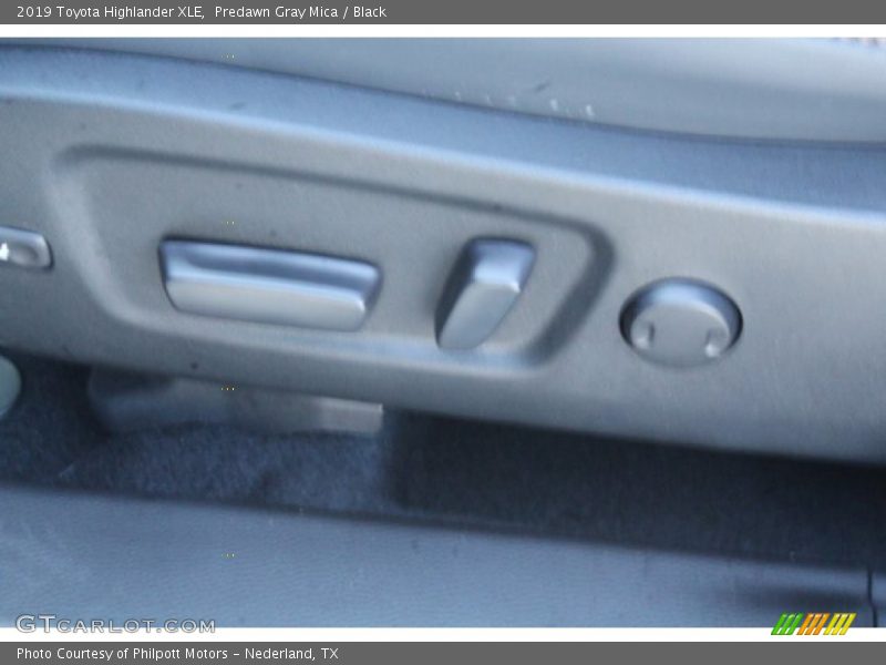 Predawn Gray Mica / Black 2019 Toyota Highlander XLE