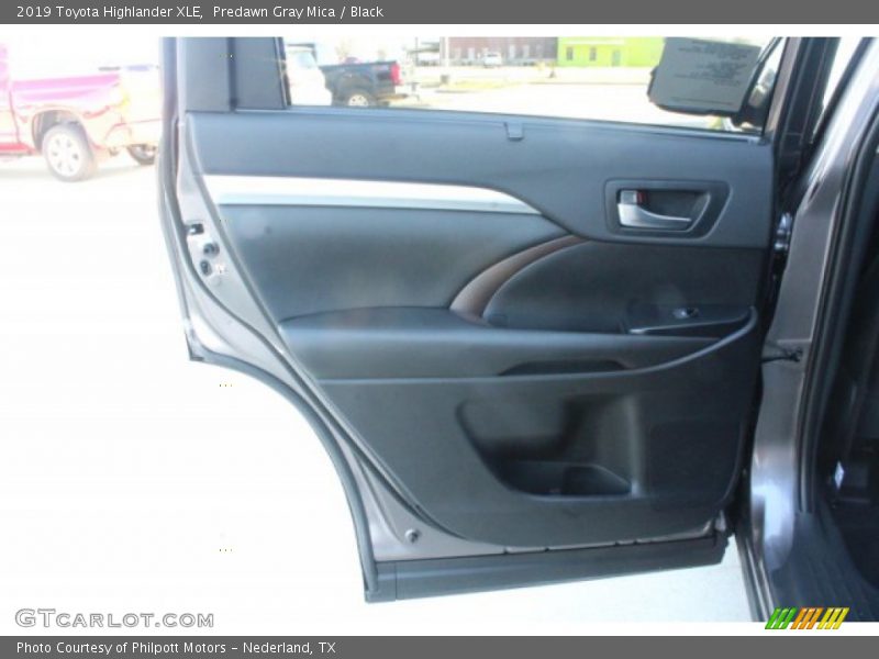 Predawn Gray Mica / Black 2019 Toyota Highlander XLE
