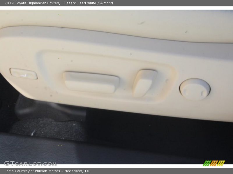 Blizzard Pearl White / Almond 2019 Toyota Highlander Limited