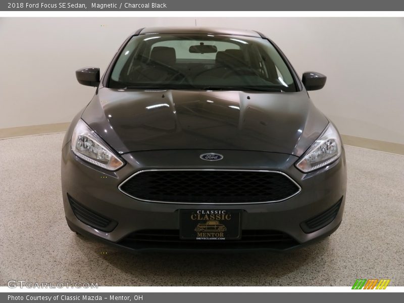 Magnetic / Charcoal Black 2018 Ford Focus SE Sedan