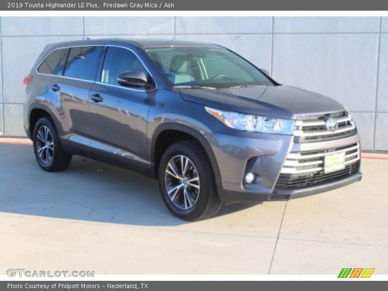 Front 3/4 View of 2019 Highlander LE Plus