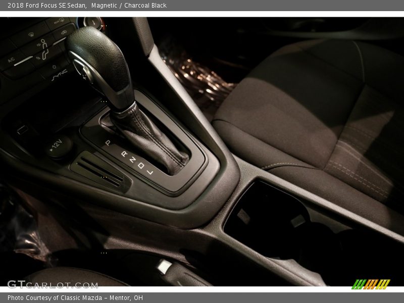 Magnetic / Charcoal Black 2018 Ford Focus SE Sedan