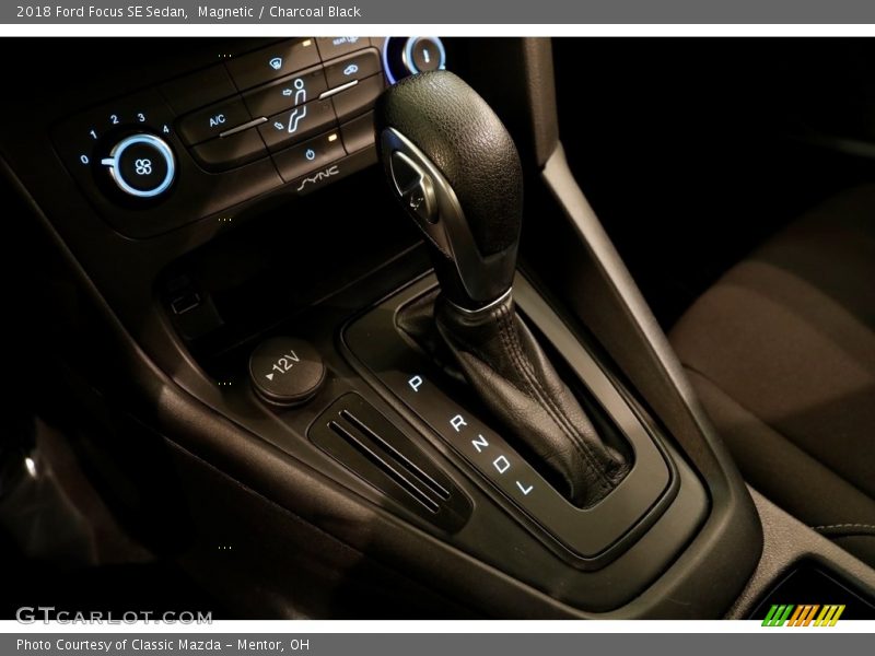 Magnetic / Charcoal Black 2018 Ford Focus SE Sedan