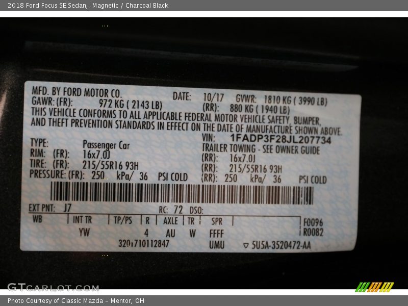 Magnetic / Charcoal Black 2018 Ford Focus SE Sedan