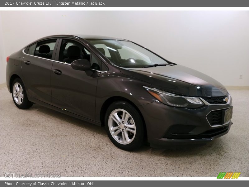 Tungsten Metallic / Jet Black 2017 Chevrolet Cruze LT