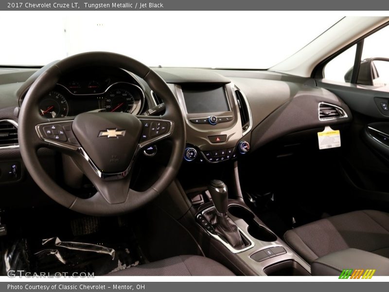 Tungsten Metallic / Jet Black 2017 Chevrolet Cruze LT