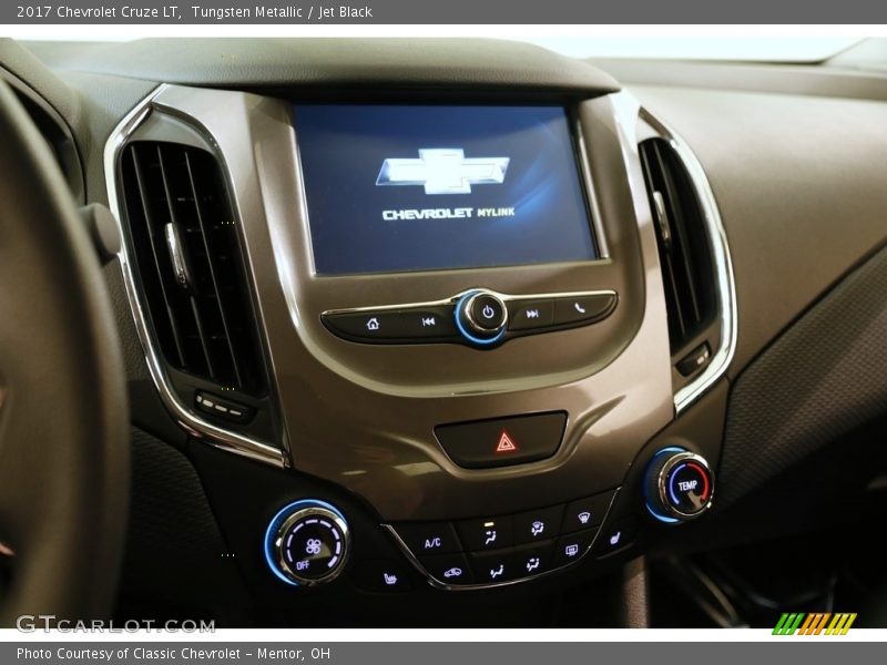 Tungsten Metallic / Jet Black 2017 Chevrolet Cruze LT