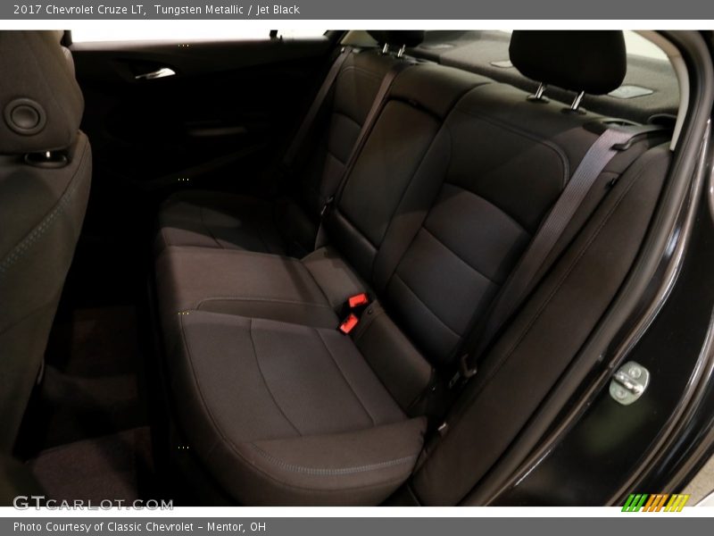 Tungsten Metallic / Jet Black 2017 Chevrolet Cruze LT