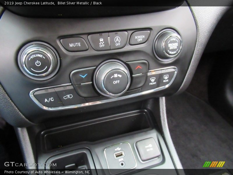 Billet Silver Metallic / Black 2019 Jeep Cherokee Latitude