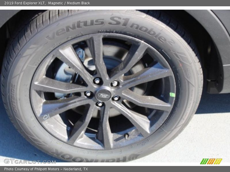 Magnetic / Medium Black 2019 Ford Explorer XLT