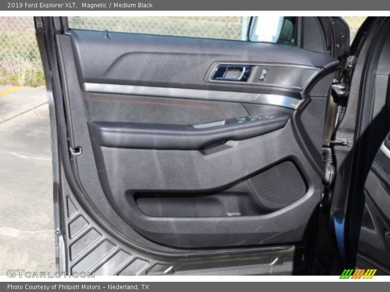 Magnetic / Medium Black 2019 Ford Explorer XLT