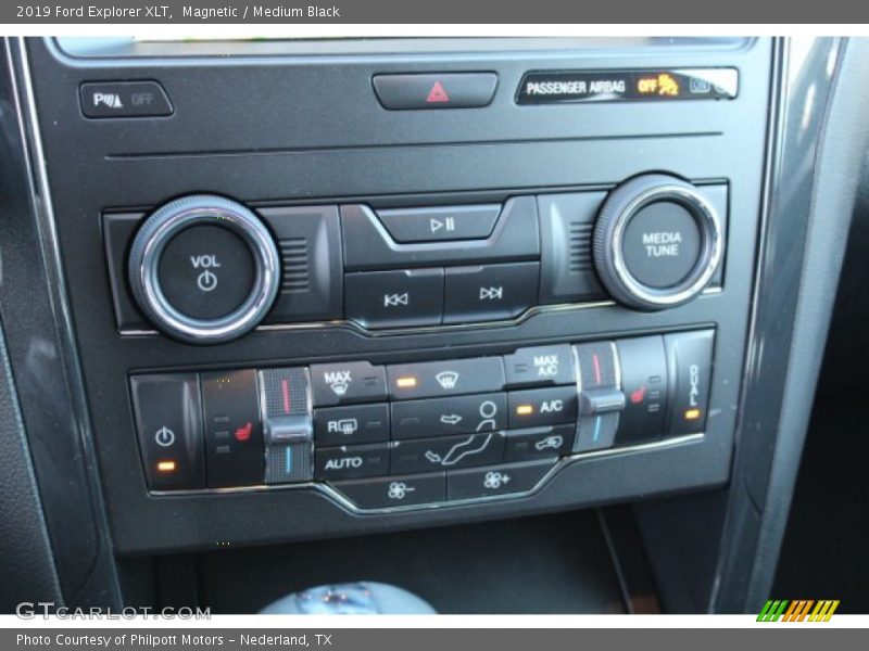 Magnetic / Medium Black 2019 Ford Explorer XLT