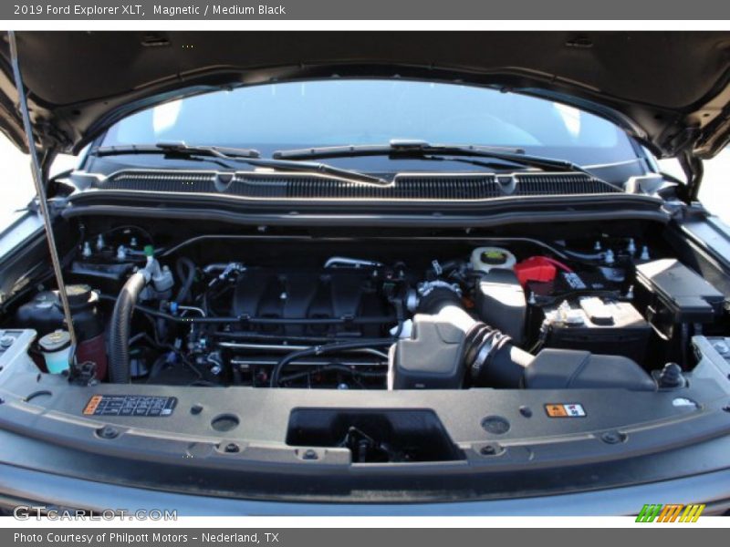 Magnetic / Medium Black 2019 Ford Explorer XLT
