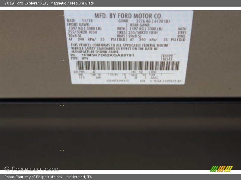 Magnetic / Medium Black 2019 Ford Explorer XLT