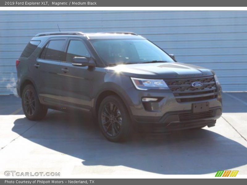 Magnetic / Medium Black 2019 Ford Explorer XLT