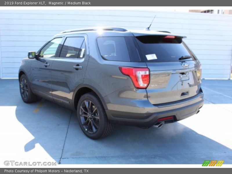 Magnetic / Medium Black 2019 Ford Explorer XLT