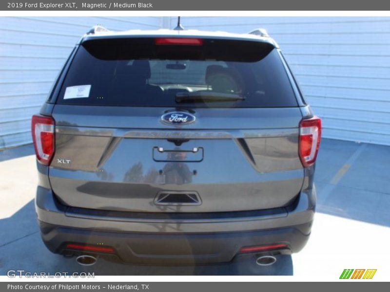 Magnetic / Medium Black 2019 Ford Explorer XLT
