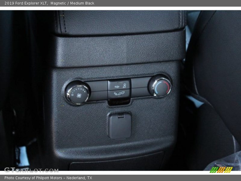 Magnetic / Medium Black 2019 Ford Explorer XLT