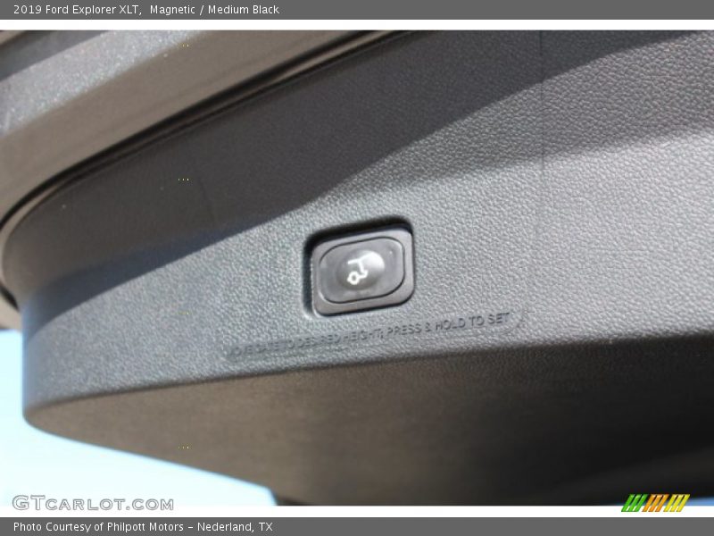 Magnetic / Medium Black 2019 Ford Explorer XLT