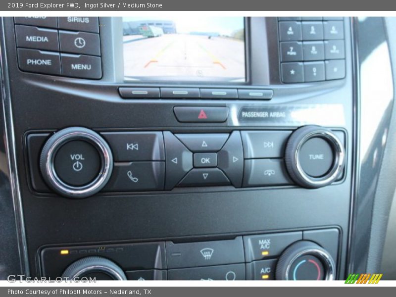 Ingot Silver / Medium Stone 2019 Ford Explorer FWD