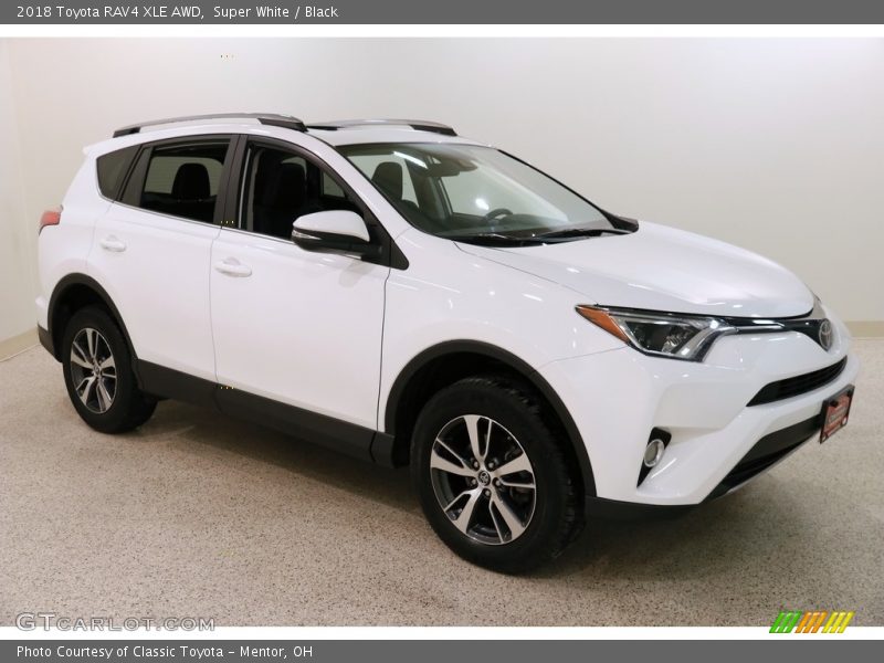 Super White / Black 2018 Toyota RAV4 XLE AWD