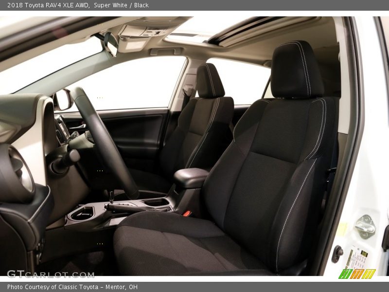 Super White / Black 2018 Toyota RAV4 XLE AWD