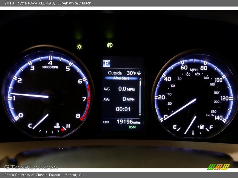 Super White / Black 2018 Toyota RAV4 XLE AWD