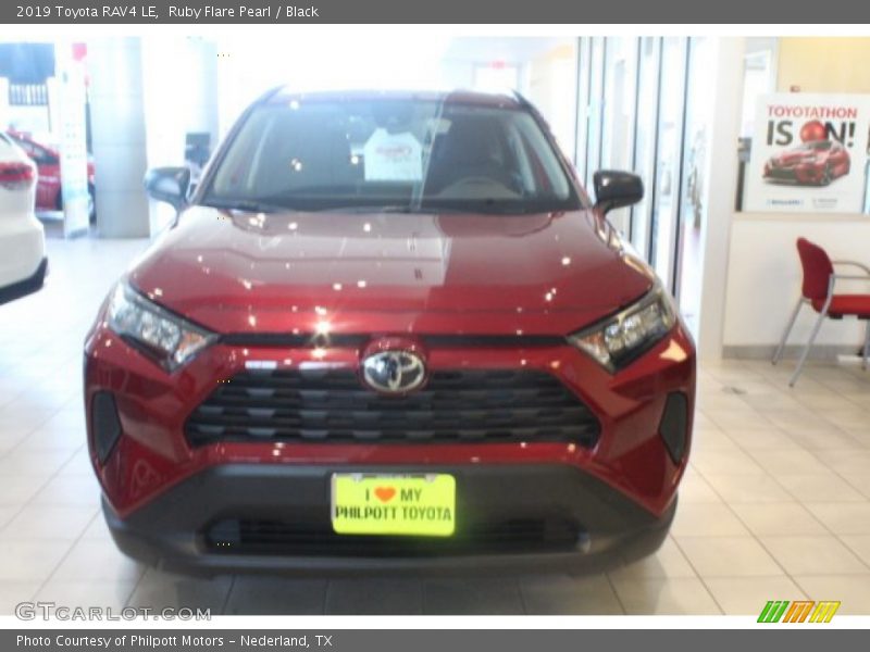 Ruby Flare Pearl / Black 2019 Toyota RAV4 LE