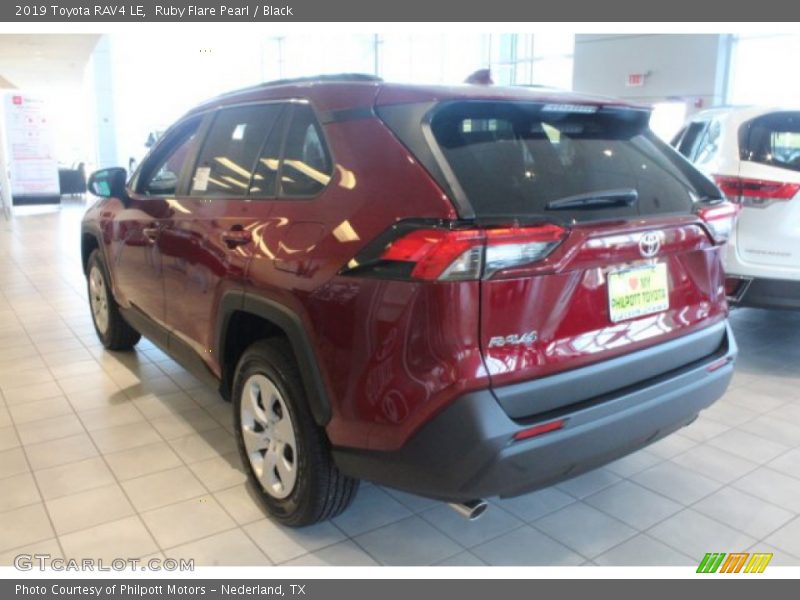 Ruby Flare Pearl / Black 2019 Toyota RAV4 LE