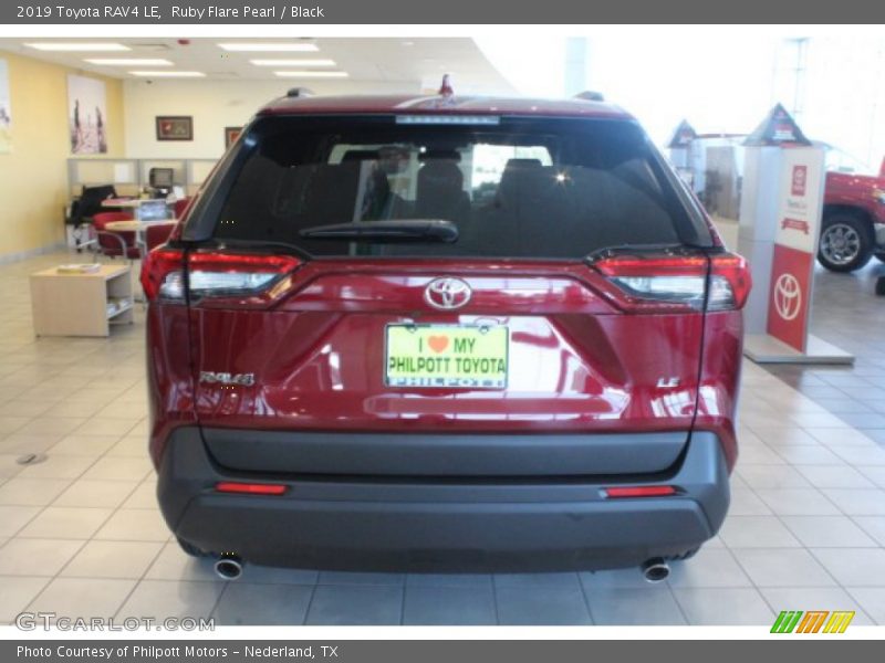 Ruby Flare Pearl / Black 2019 Toyota RAV4 LE